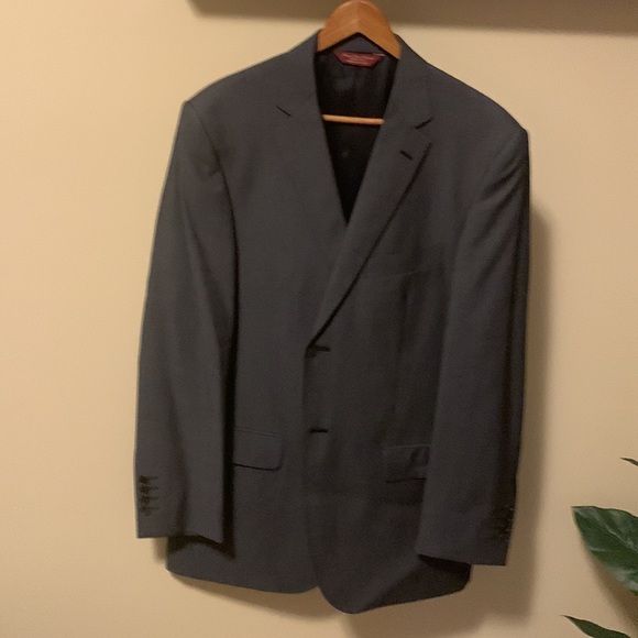Italian made mens suit only worn once. - Picture 2 of 9